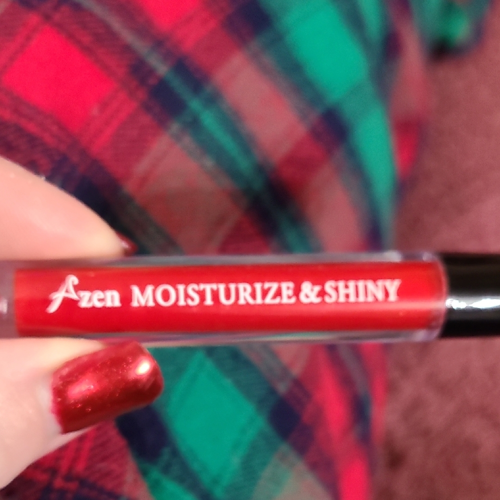 Moisturize & Shiny Lip Gloss — Bold Red